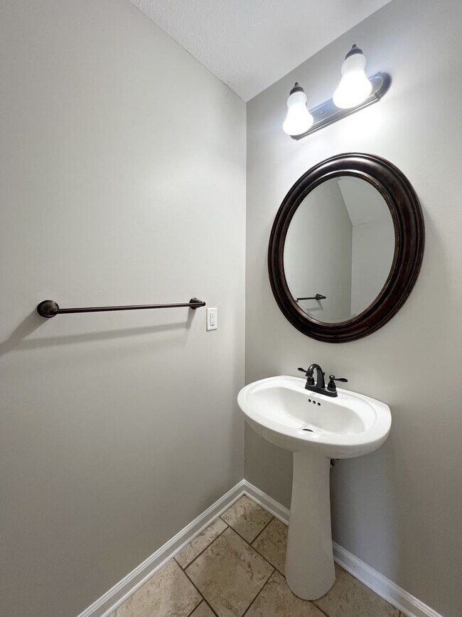 Building Photo - 1604 Railton Ct