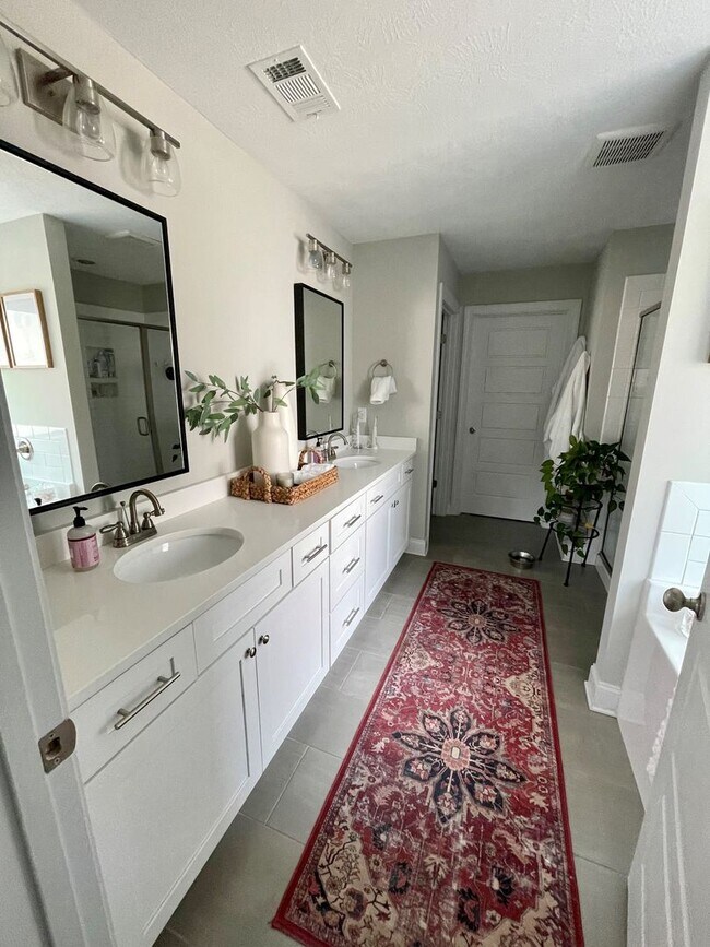 Building Photo - Beautiful Home located in Evans