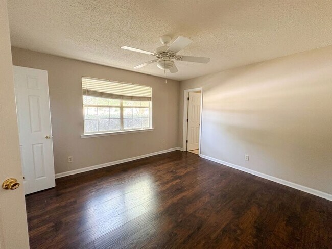 Building Photo - 1469 Flo Zechman Dr