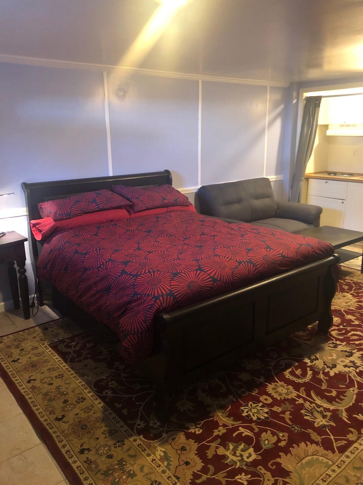 queen bed 2 - 4514 Albemarle St NW