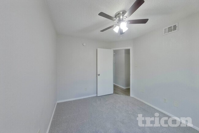 Building Photo - 806 Gable Ave