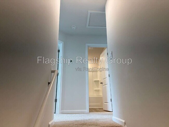 Building Photo - 4109 Laurel Rdg Dr