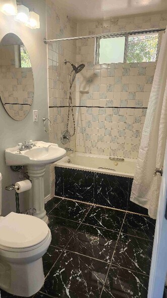 Building Photo - 17251 Gresham St