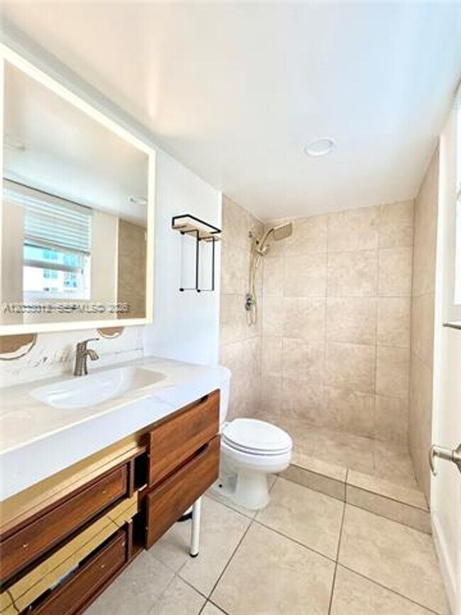 Building Photo - 7501 E Treasure Dr
