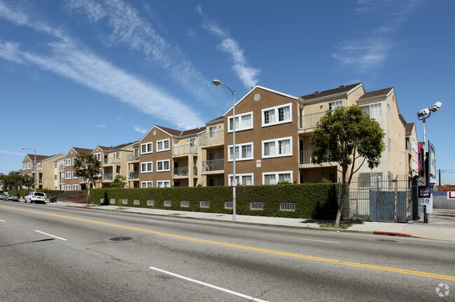 Primary Photo - Westpark Apartments