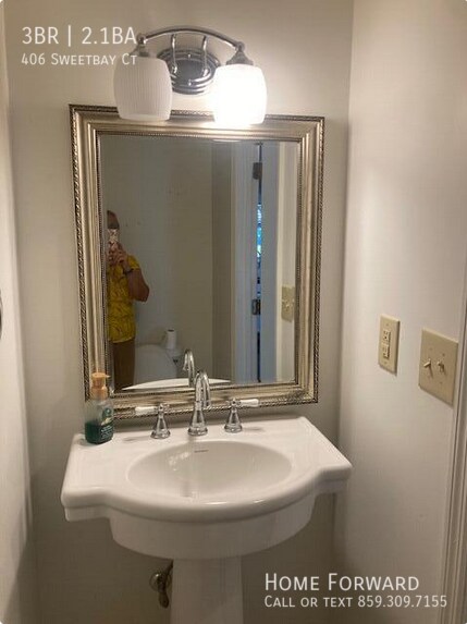 Building Photo - 406 Sweetbay Ct