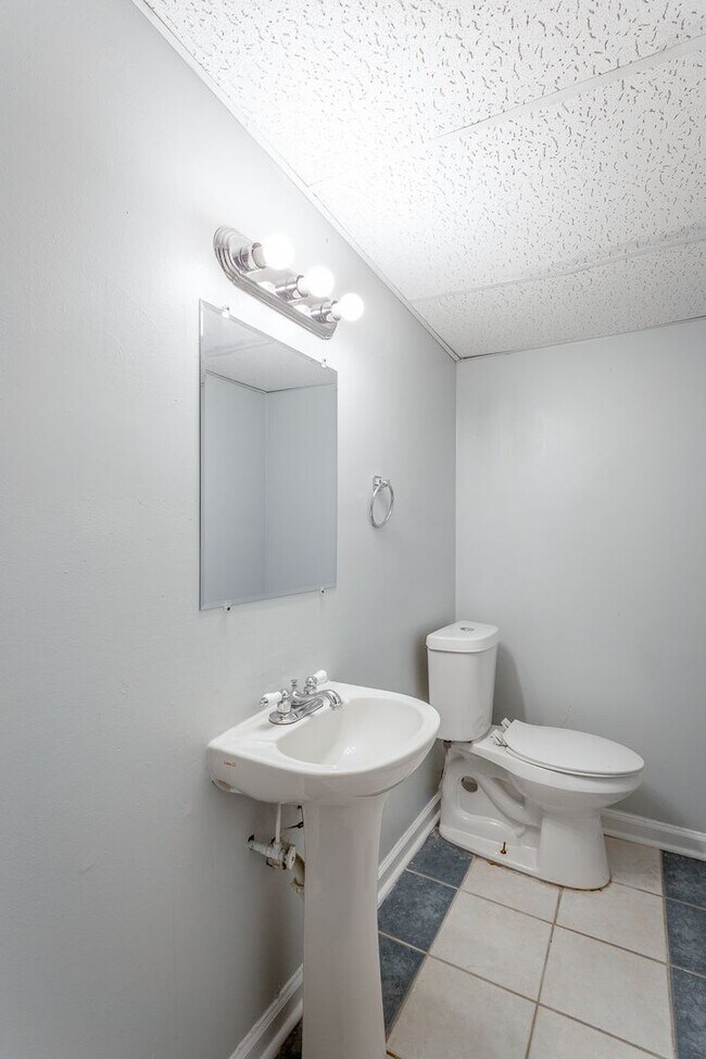 Building Photo - 5221 Old Trail