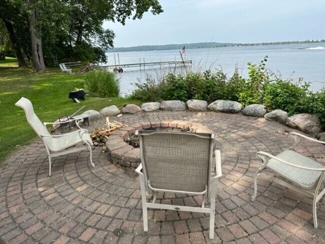 Building Photo - 4 Bedrooms, 3 Bathrooms Fully Furnished La...