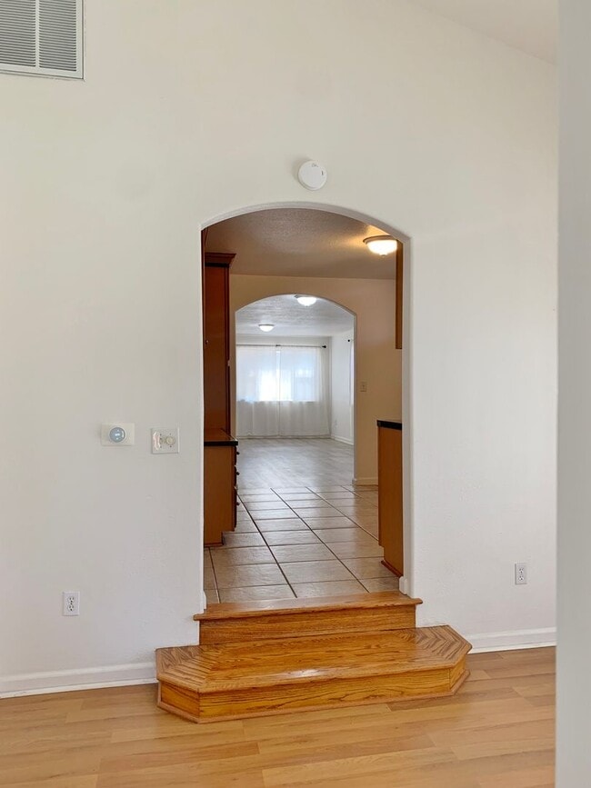 Building Photo - Charming 3 Bedroom Home in Hollister