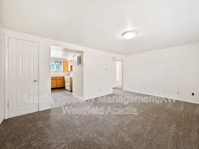 Building Photo - 255 500 N