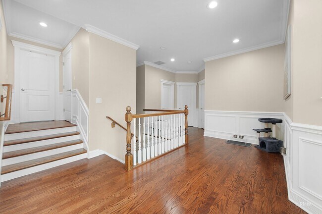 Building Photo - 403 S Oak St