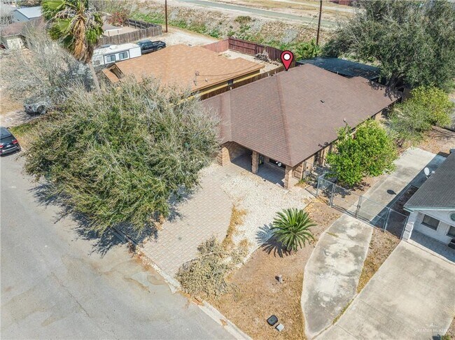 Building Photo - 25 Cll Tulipan