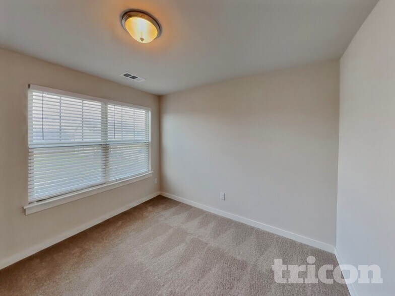 Building Photo - 4937 Kingdom Dr