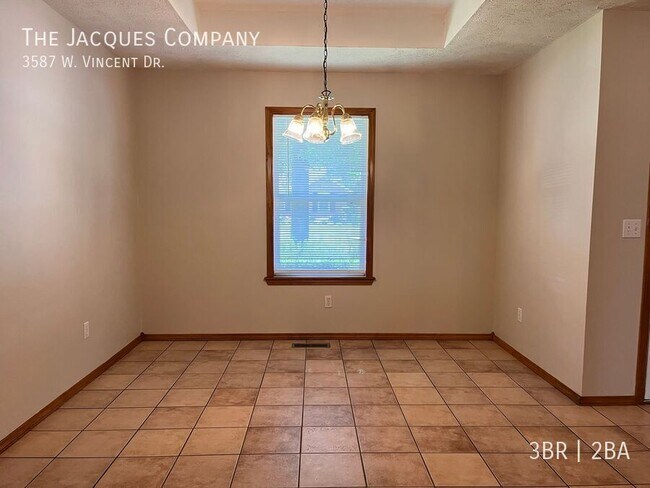 Building Photo - 3587 W Vincent Dr