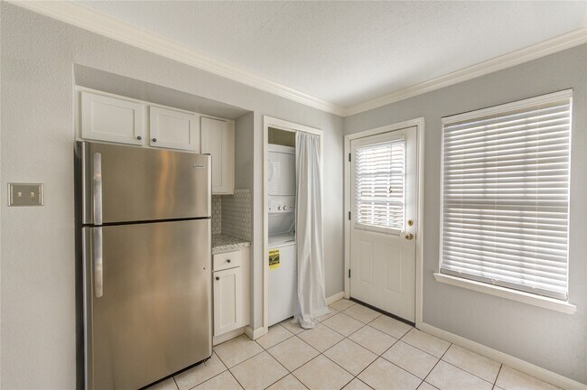 Building Photo - 2002 Gentryside Dr