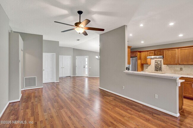 Building Photo - 1325 Fairway Village Dr