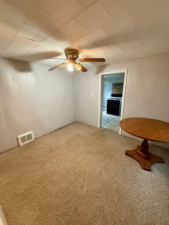 Building Photo - Charming 2-Bedroom Home with Vintage Touch...