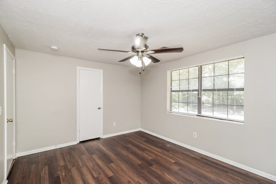 Building Photo - 2607 Foxwood Pl