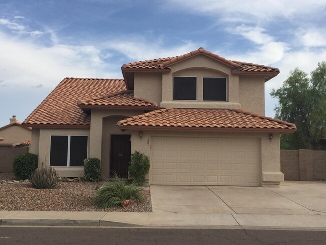 Building Photo - 1221 W Chicago St