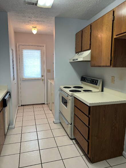 Building Photo - 1226 Shalom Dr