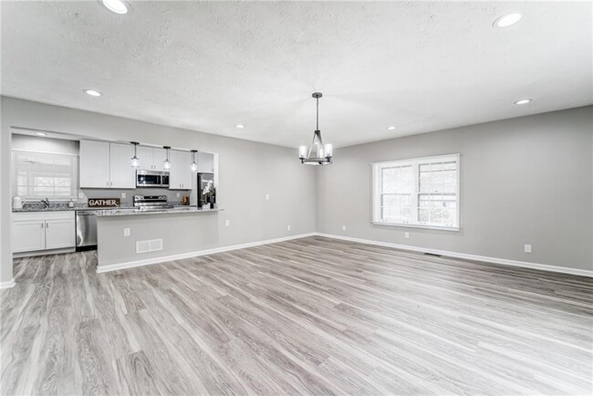 Building Photo - 770 Pine Lake Dr NW