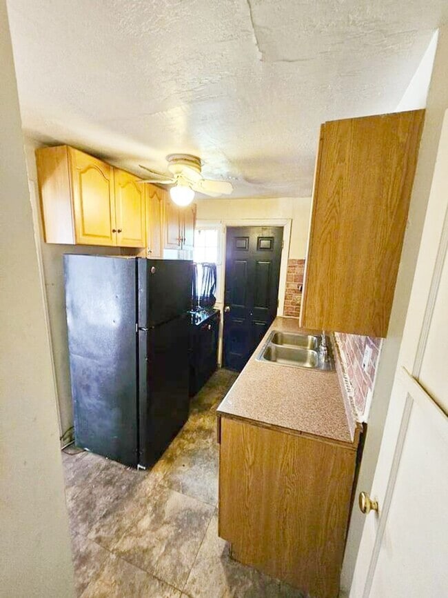 Building Photo - 2 BED 1 BATH BEAUTIFUL SINGLE FAMILY HOME