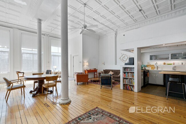 Primary Photo - 48 White St