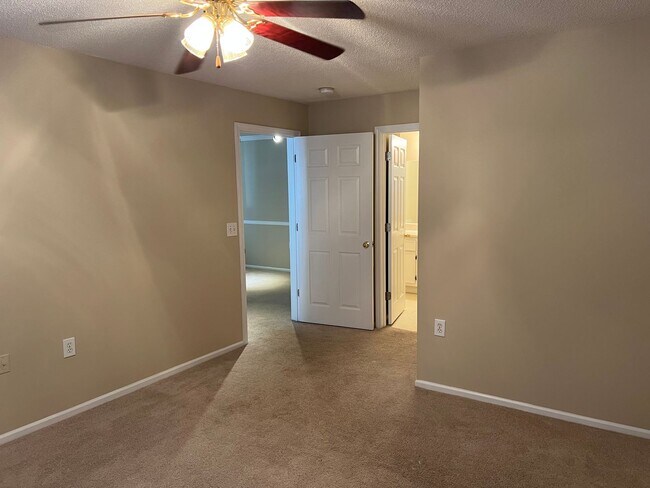 Building Photo - Two bedroom two bath second floor unit