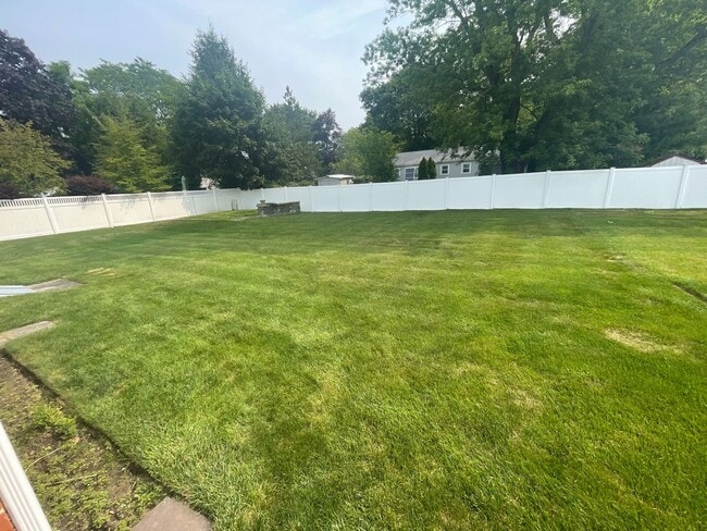 Building Photo - Charming 3-Bedroom Home with Backyard & Of...