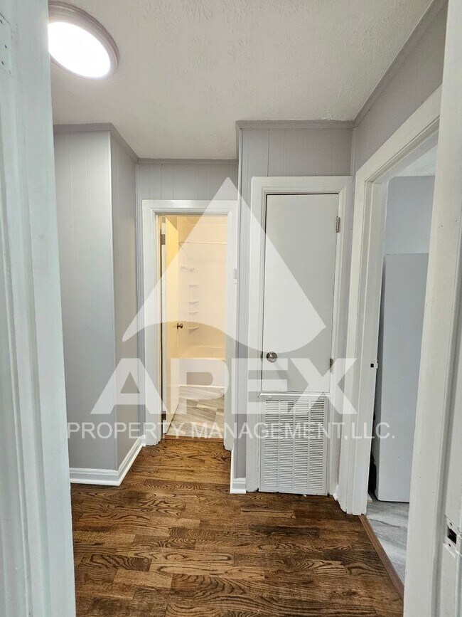 Building Photo - Craftsman Style 2 Bd 1- Ba Single Family H...