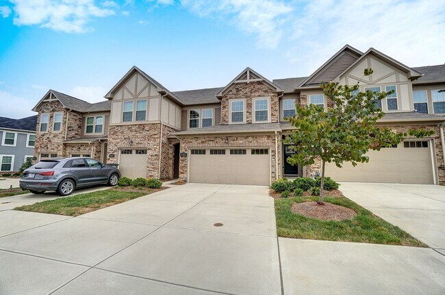 Building Photo - 3 Bedroom Townhome in Steele Creek!