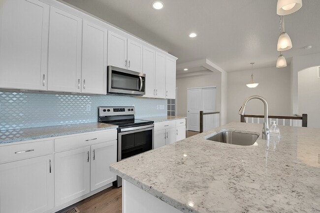 Building Photo - $2,895.00 - $500 OFF First Month's Rent - ...