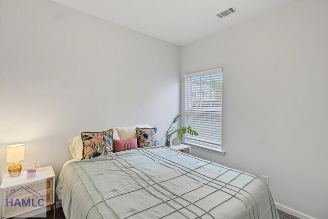 Building Photo - 163 Alcove Ct