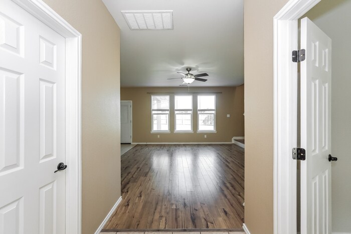 Building Photo - 9865 Gallatin Ln