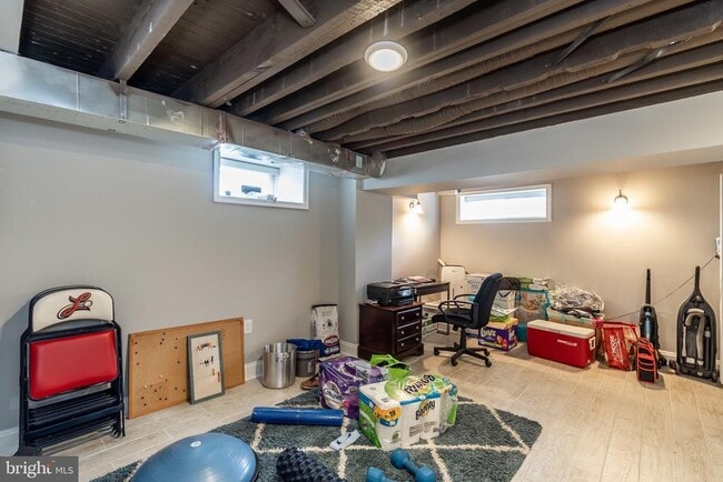 Building Photo - 365 Bonsal St