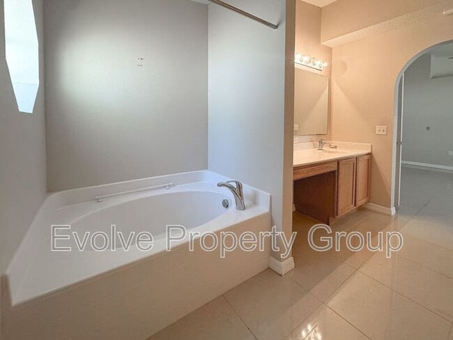 Building Photo - 21 Llanes Pl