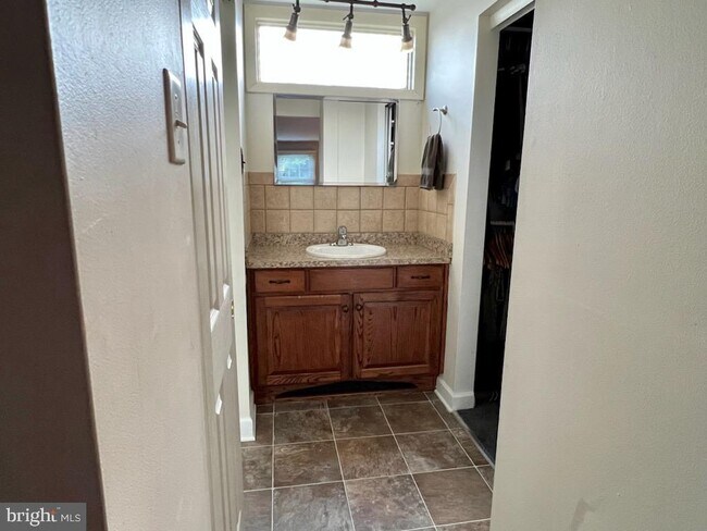 Building Photo - 1180 Weber Rd