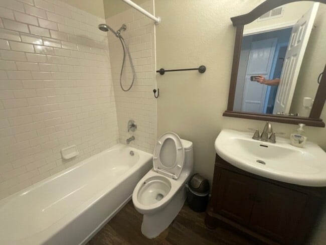 Building Photo - 2103 Starburst Ln