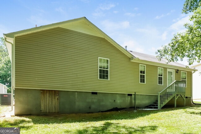 Building Photo - 757 Newport Dr