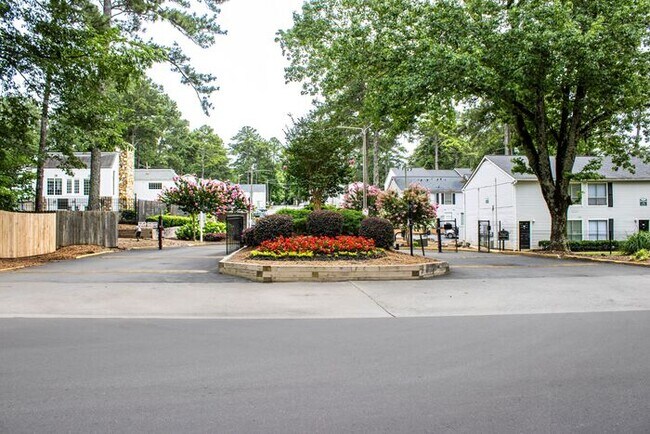Building Photo - Affordable Living 20 Minutes from Everything Atlanta -2 Bedroom 2 1/2 Baths only $1300*