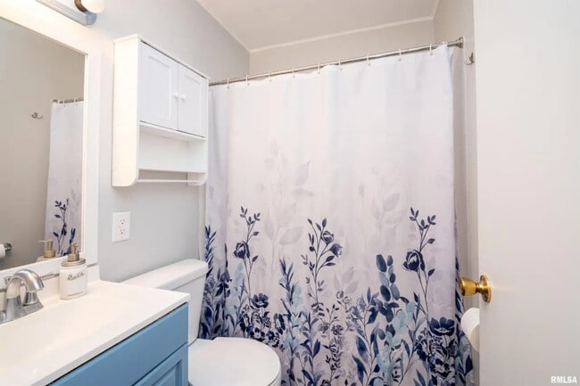 Building Photo - West Cindy Lane