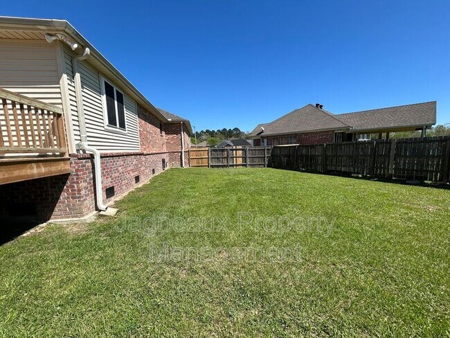 Building Photo - 416 Rue Canard