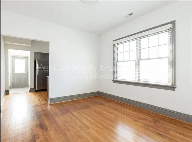 Building Photo - 2010 Maury St