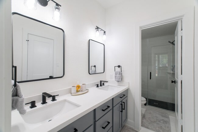 Building Photo - 3103 Hemingway Dr