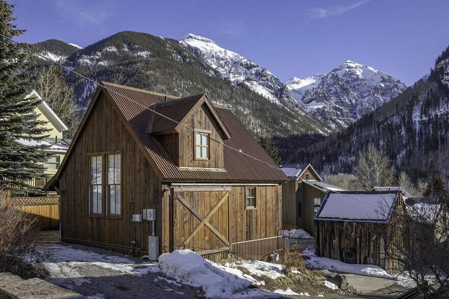 Building Photo - 216 E Galena Ave