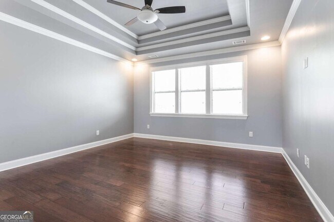 Building Photo - 330 La Perla Dr