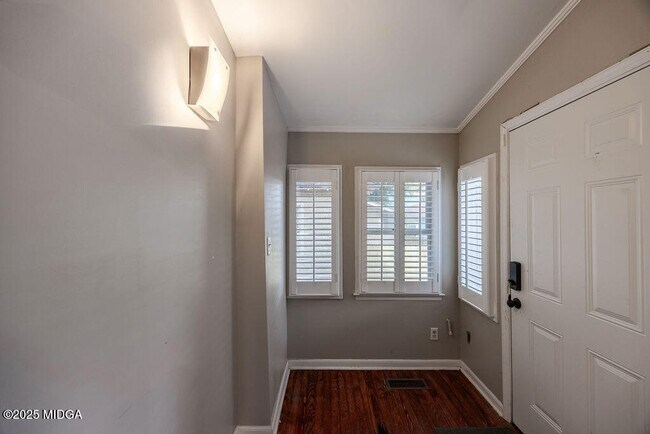 Building Photo - 926 Rose Park