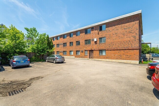 Building Photo - 14 Murdock St