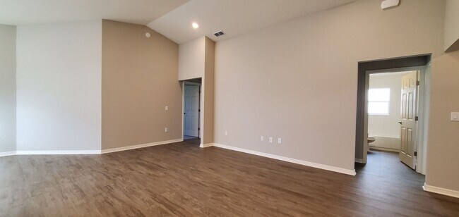 Building Photo - Like NEW!!! 4-Bedroom, 2-Bathroom in Villa...