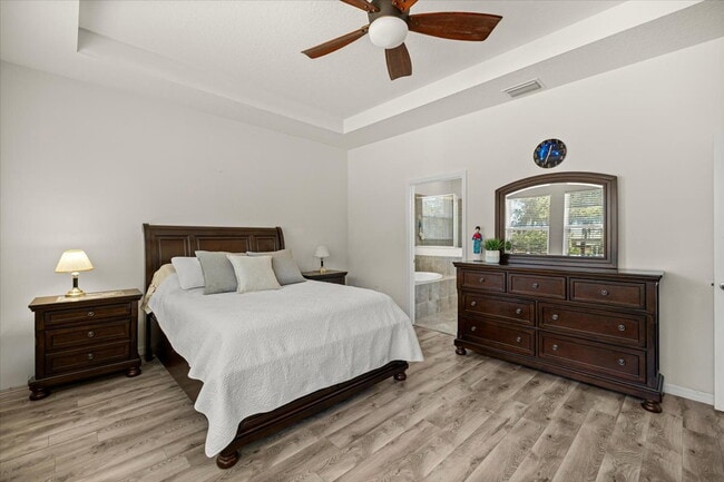 Building Photo - **Spacious 4-Bedroom, 3.5-Bath Home with Private Guest Suite and 3-Car Garage**